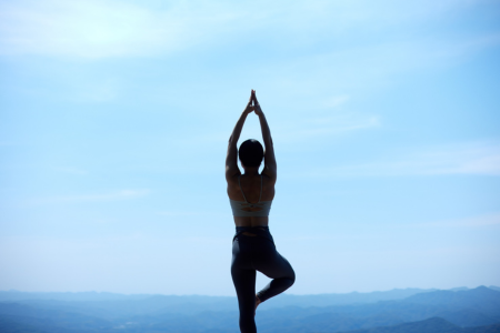 変形性膝関節症　ヨガ